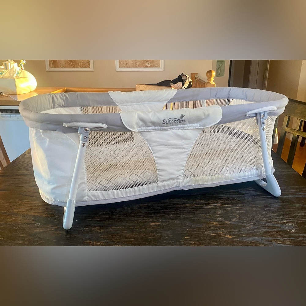 Portable Bassinet - White and Gray